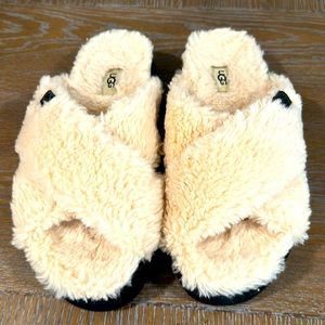 NWOT UGG slippers. So comfy. You will love them!!!